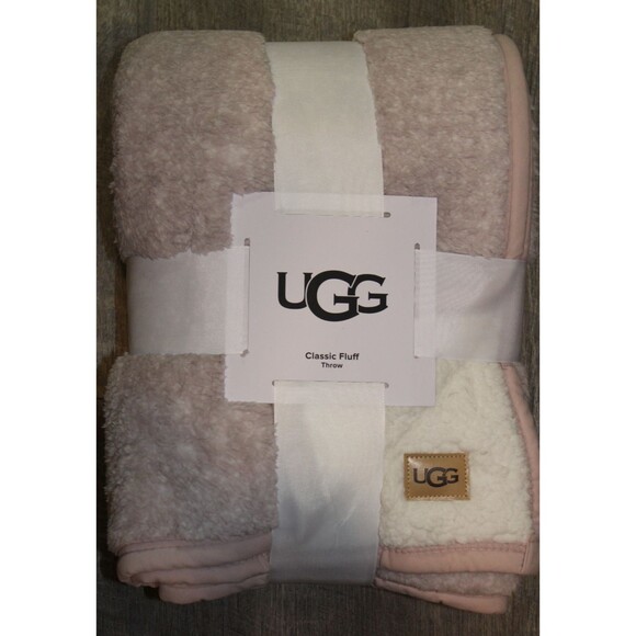 NWT UGG HOME REVERSIBLE PLUSH PINK FOG SHERPA THROW 50 X 70 - Picture 1 of 6